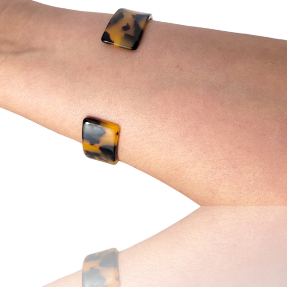 New Tortoiseshell Open Cuff Bracelet - Picture 2 of 4